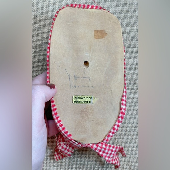 Vintage Schweizer Handarbeit Old Peasant Woman Carved Wood Face Wall Hanging - Picture 6 of 8